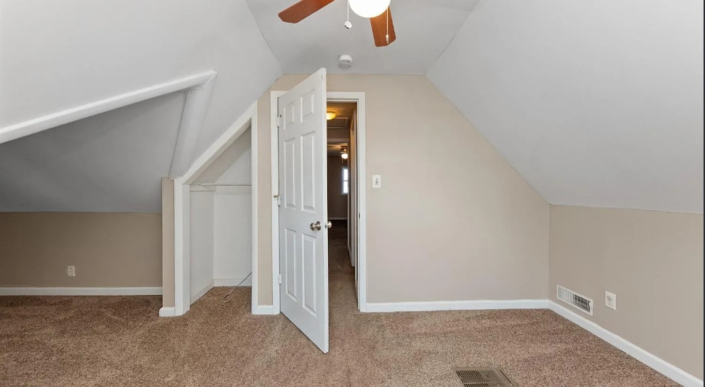 Building Photo - 5592 Raceview Ave