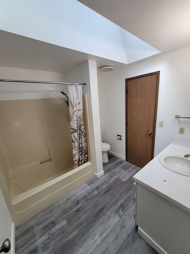 Building Photo - West Olympia 2bdr 1.5bath Townhome w/ garage & parking