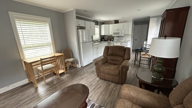Building Photo - A rare find! Quiet country living in a single-level, 3 bed/2 bath home in Kennebunk!