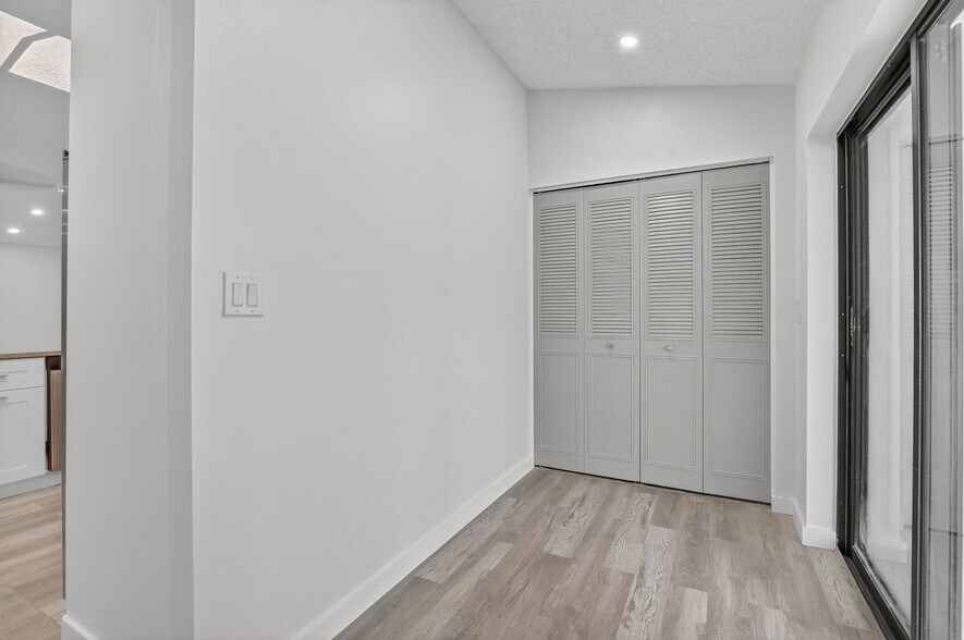 Building Photo - 22576 Vistawood Way