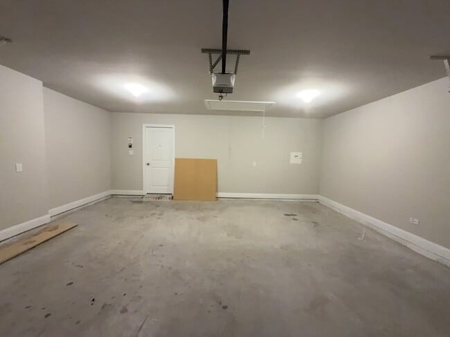 Building Photo - 612 Amenduni Ln