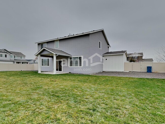 Building Photo - 954 N Barkvine Ave