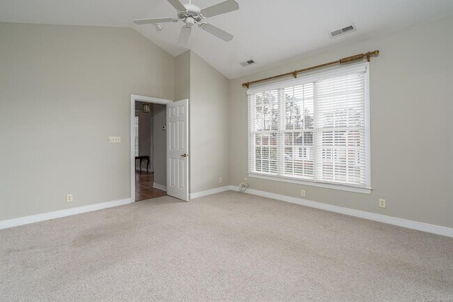 Building Photo - 421 Suri Dr