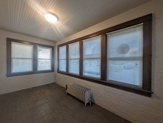 Building Photo - 1713 W Church St