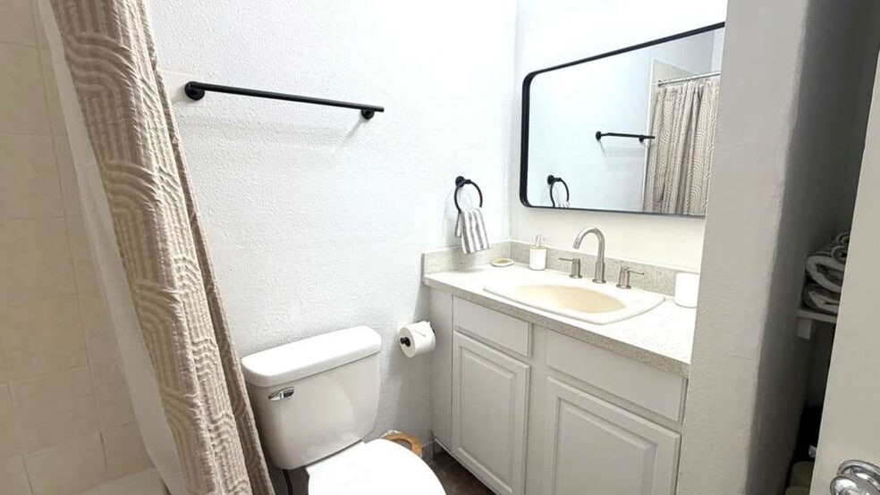 Building Photo - 3030 Plaza St