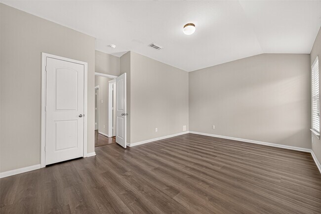 Building Photo - 2110 Castle Gardens Ln