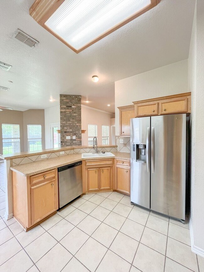 Building Photo - Available NOW!!!! This charming 1 story, 3...