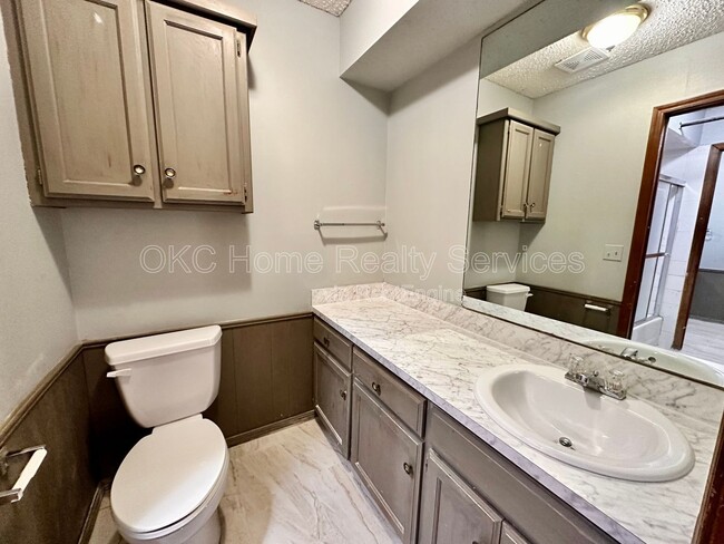 Building Photo - 8712 Rayburn Ave