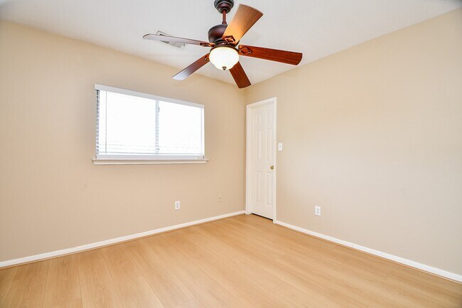 Building Photo - 11707 Turtle Lake Dr