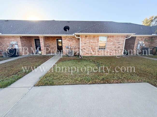 Building Photo - 706 Biloxi Dr