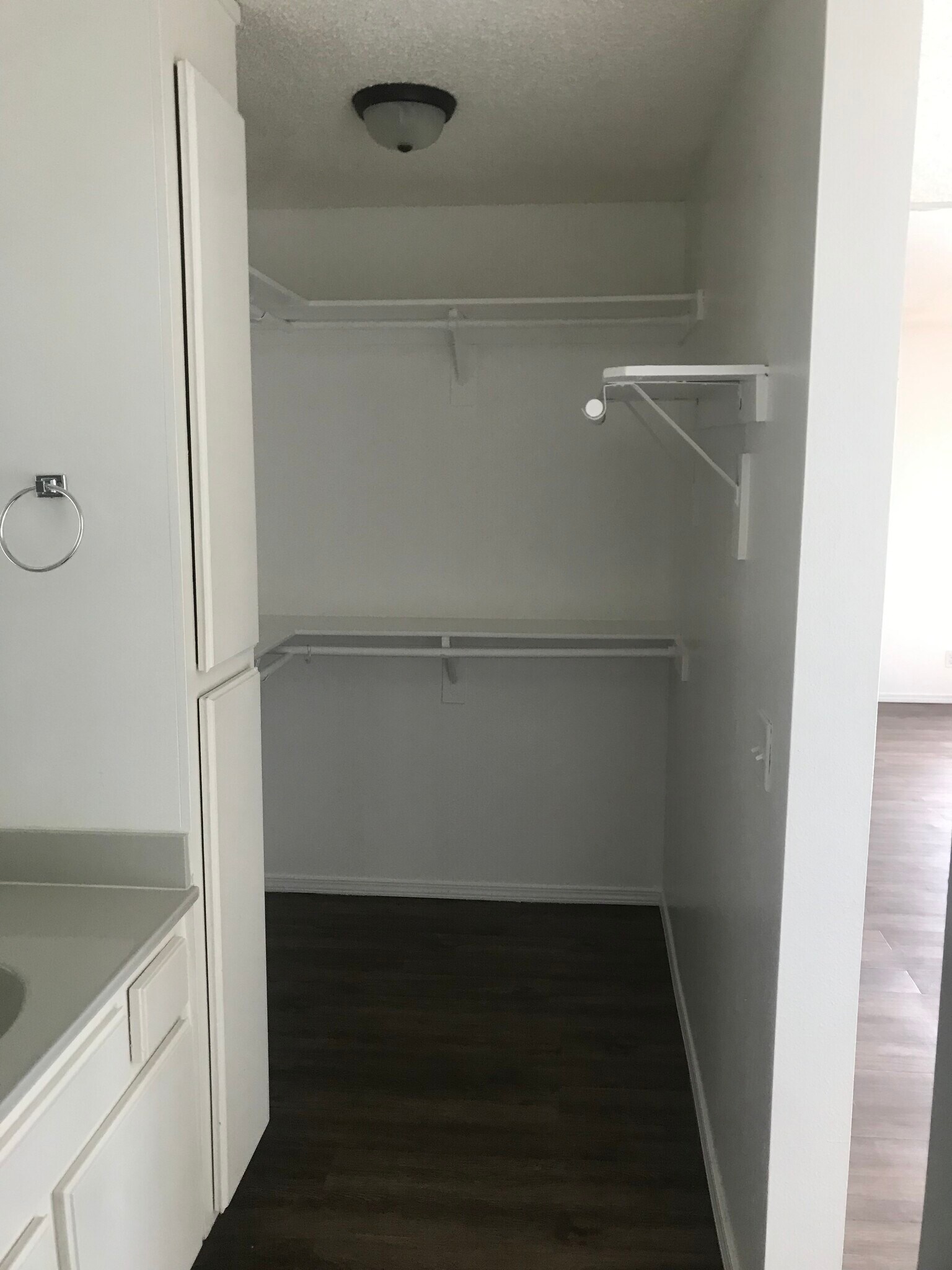 Building Photo - 11948 Hart St