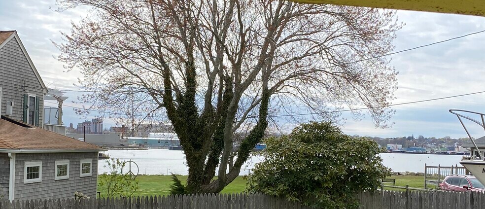 Building Photo - 142 Main St