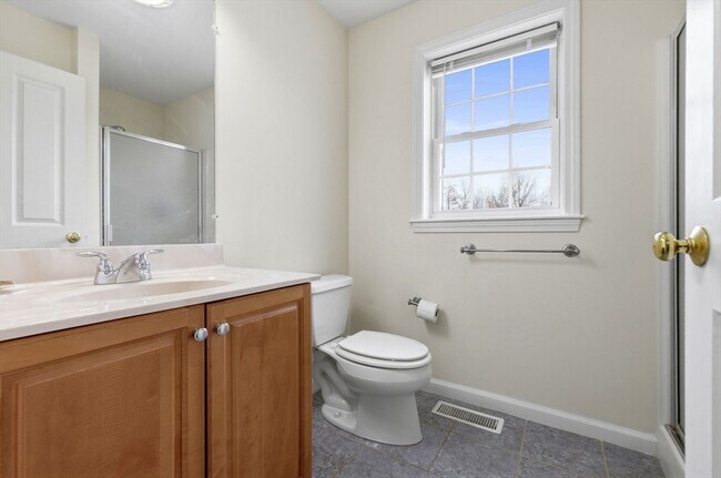 Building Photo - 16 Windsor Rd