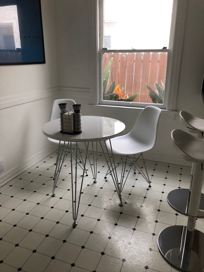 breakfast room - 618 N La Jolla Ave