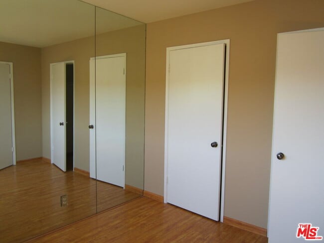 Building Photo - 5275 Colodny Dr