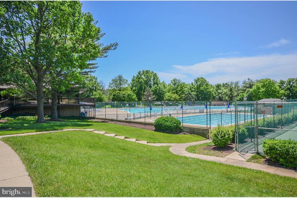 Swimming pool - 7908 Pearlbush Dr
