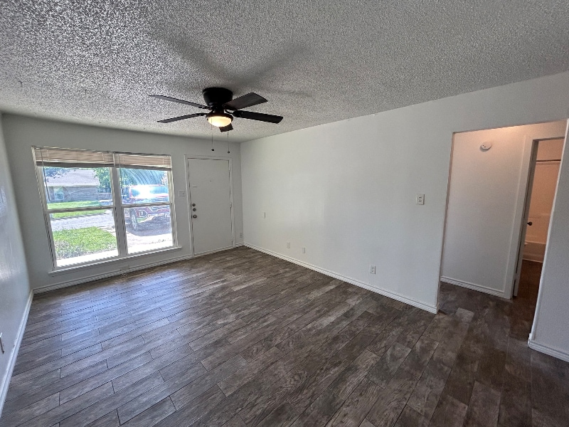 Building Photo - 402 Randy Blvd