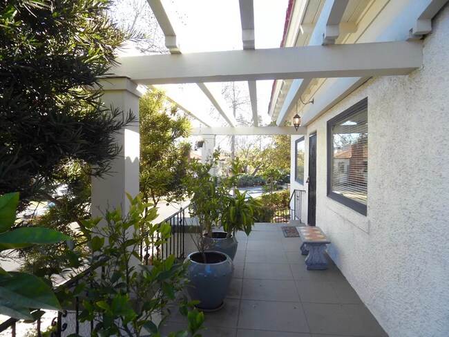 Building Photo - Beautiful Mission Hills Historical Home