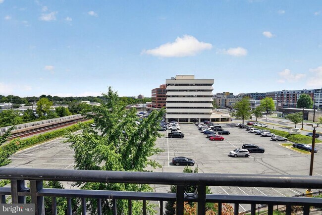 Building Photo - 501 Hungerford Dr