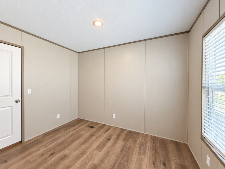 Building Photo - 108 Pine Cone Dr