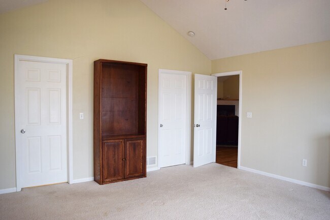 Building Photo - Located in the popular Woodland Hills Subd...