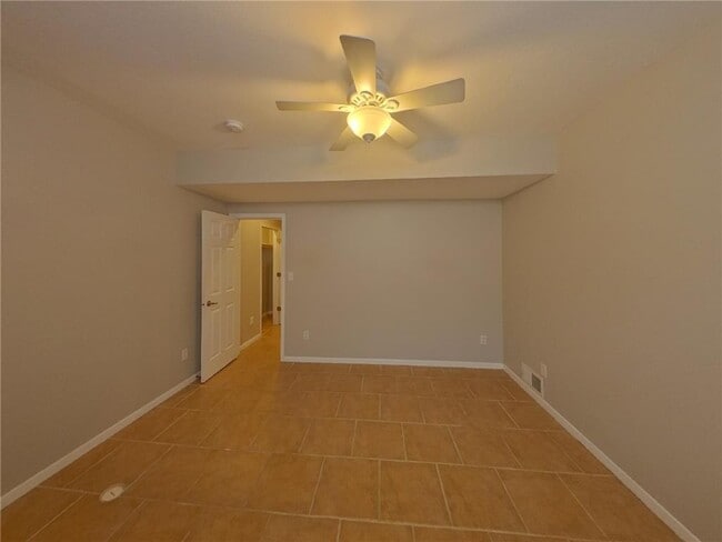 Building Photo - 15012 Viewcrest Ln