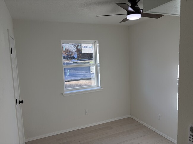 Building Photo - 272 Echo Ln