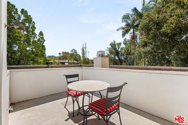 Building Photo - 7582 Mulholland Dr
