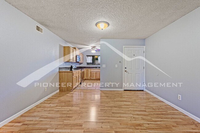 Building Photo - Charming condo with Central AC and Washer ...