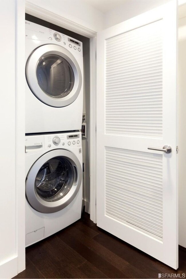 Building Photo - 1 Bed, 1 Bath - Modern Condo @ Linea - Min...