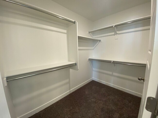 Building Photo - 3 Bd/2.5 Bathroom Townhome in Lehi