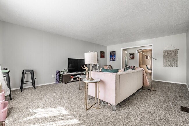 Building Photo - 6503 Park Central Way