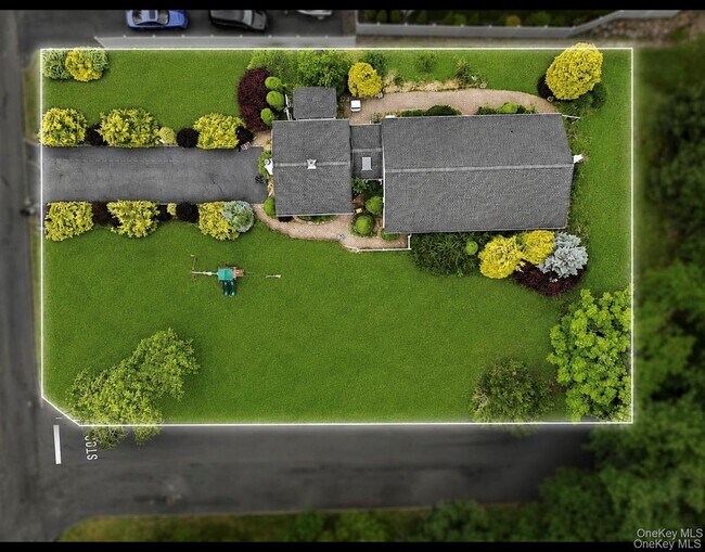 Building Photo - 14 Brisman Dr