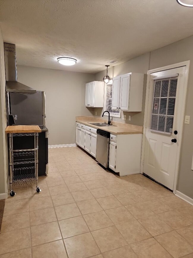 Building Photo - 513 Lumberly Ln