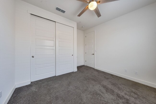Building Photo - Luxury 5 Bedroom Home in Serrano – Spaciou...
