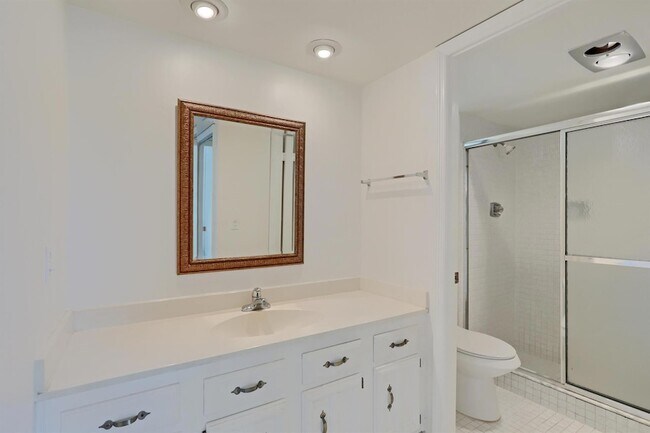 Building Photo - 5390 Woodland Lakes Dr