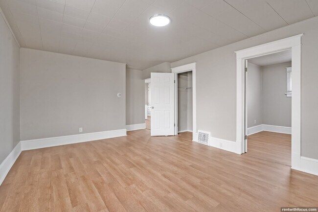 Building Photo - 712 W Lorain St