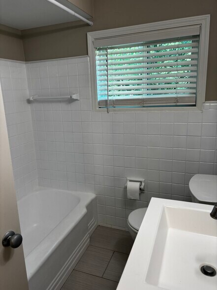 Building Photo - 2709 Glenview Ave