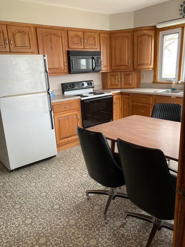 Eat in kitchen - 8370 N 300 W-90