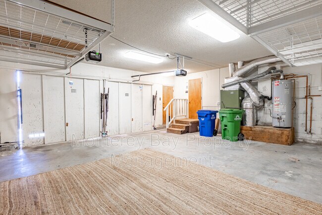 Building Photo - 1446 Skyview Dr