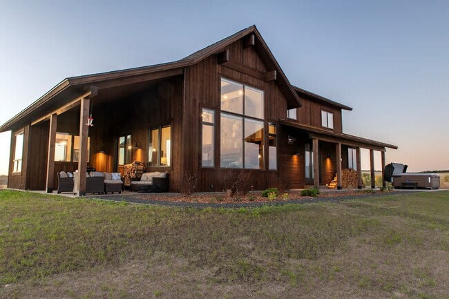 Building Photo - 2406 Tamarack Trail