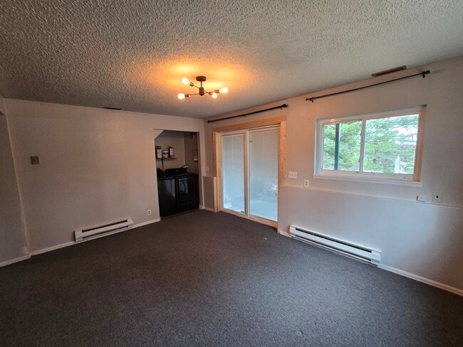 Building Photo - 137 Columbine Rd