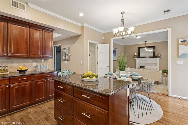 Building Photo - 230 Bluff Oak Dr