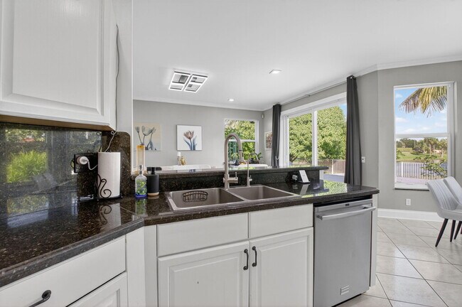 Building Photo - 3943 Westchester Way