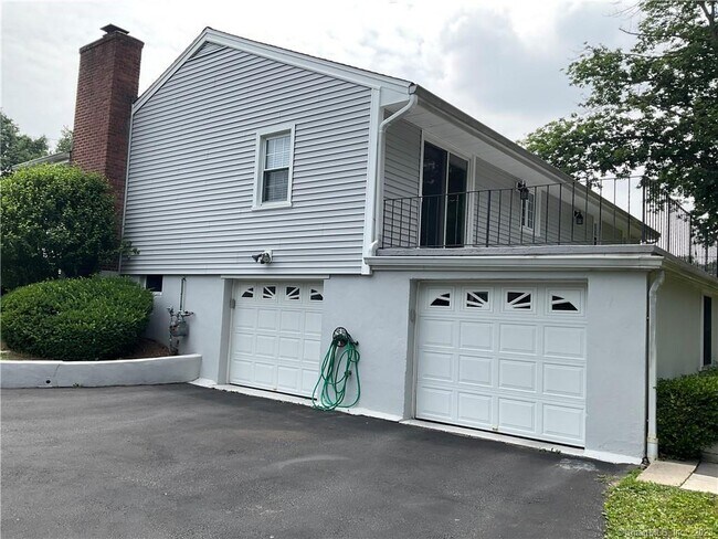 Building Photo - 127 Orchard Dr