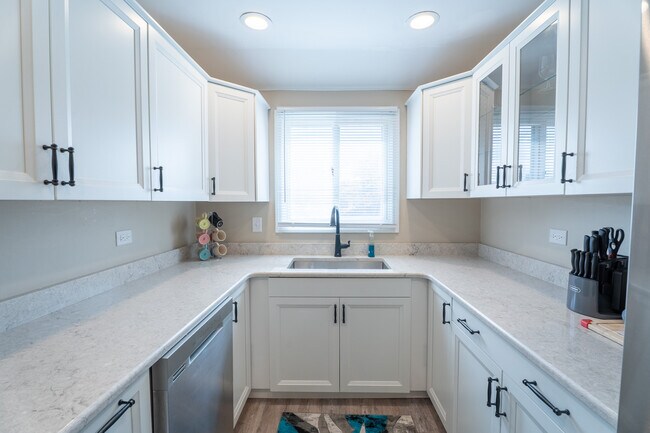 Building Photo - 774 Terrace Ct