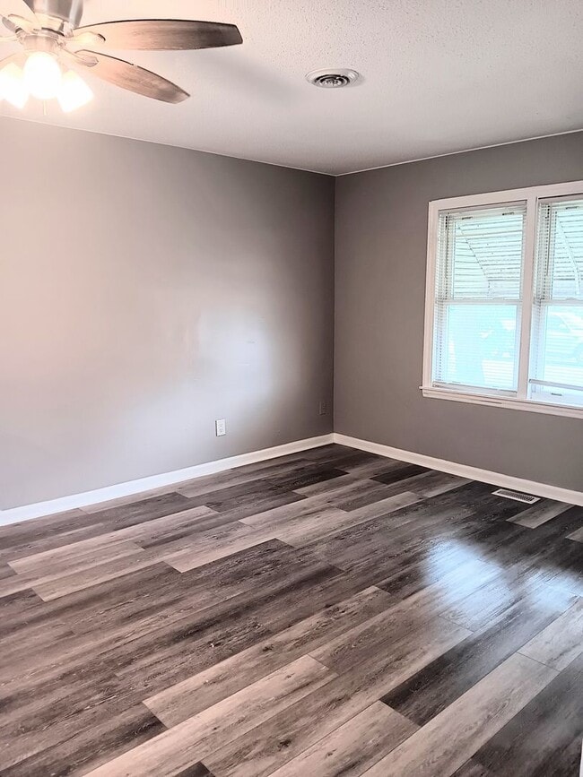 Building Photo - Beautifully Updated 3-Bedroom Home