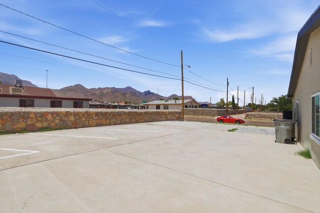 Building Photo - 8761 Lawson -