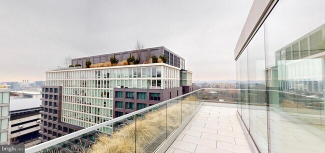 Building Photo - 1201 Half St SE