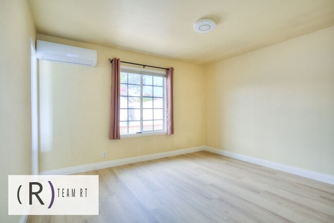 Building Photo - Contemporary Newly Renovated 3 Bedroom 2 Bathroom Residence